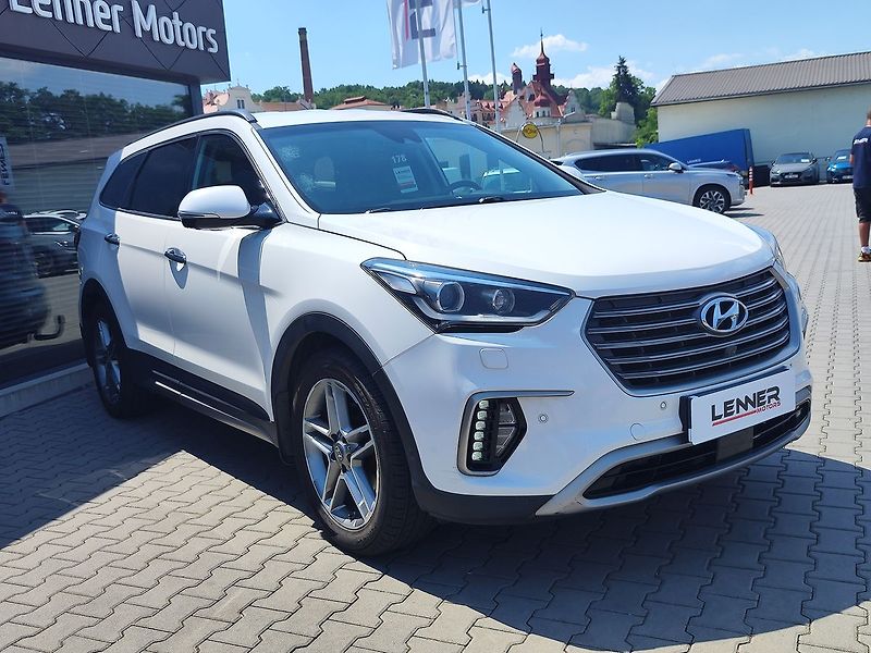 Hyundai Grand Santa Fe 2.2 CRDi/147kW Luxury AT 4x4 - fotka 3 z 43
