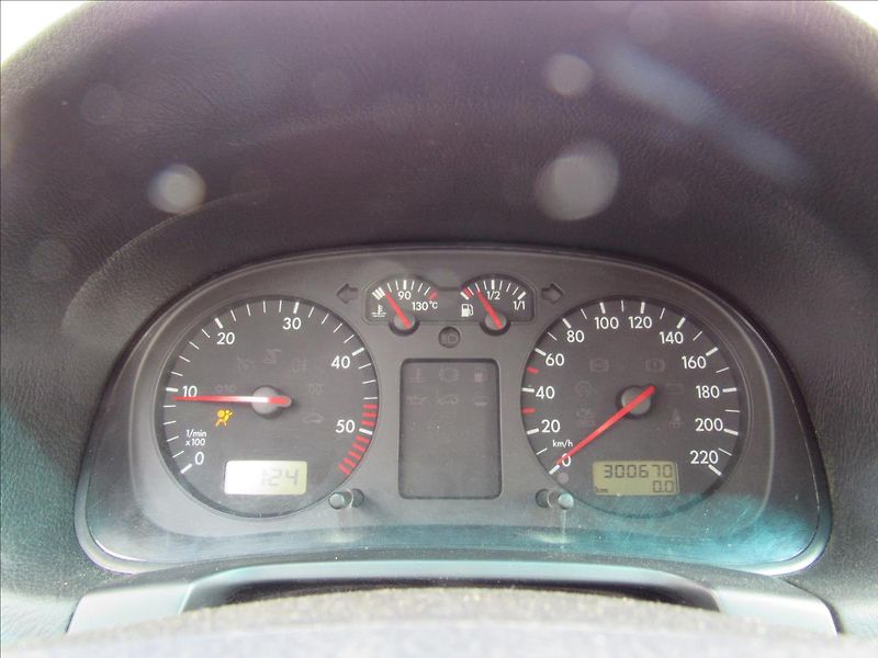 Volkswagen Golf 1,9 SDI 50kW Combi - fotka 13 z 23