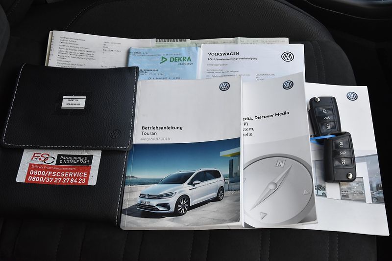 Volkswagen Touran 2.0 TDi COMFORTLINE,NAVI,MASÁŽ - fotka 49 z 51