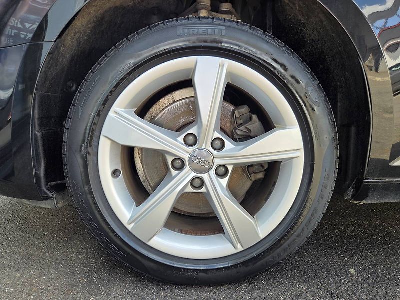 Audi A4 2.0 TDI DSG - fotka 35 z 37