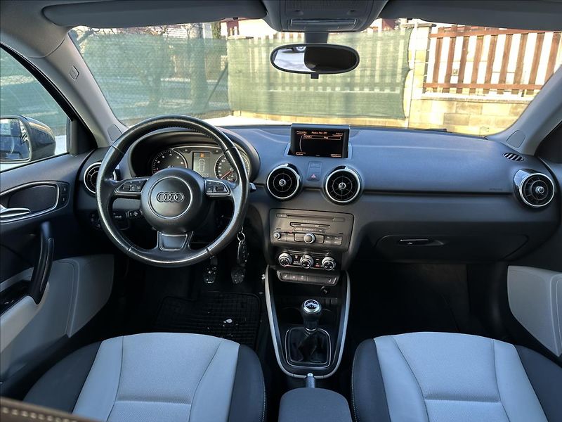 Audi A1 1,4 SPORTBACK Top stav - fotka 14 z 27