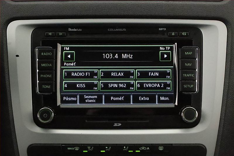 Škoda Octavia (2011) RS 2.0 TSI, Xenony, Tempomat - fotka 12 z 15