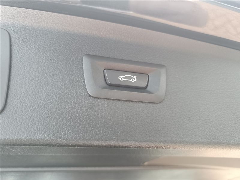 BMW Řada 2 1,5 218i Automat Active tourer - fotka 9 z 22