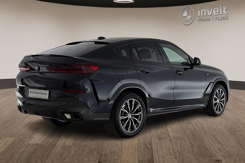BMW X6 xDrive40d - fotka 3 z 26