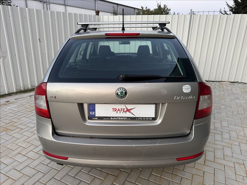 Škoda Octavia 2,0 TDI ELEGANCE tažné původČR - fotka 11 z 50