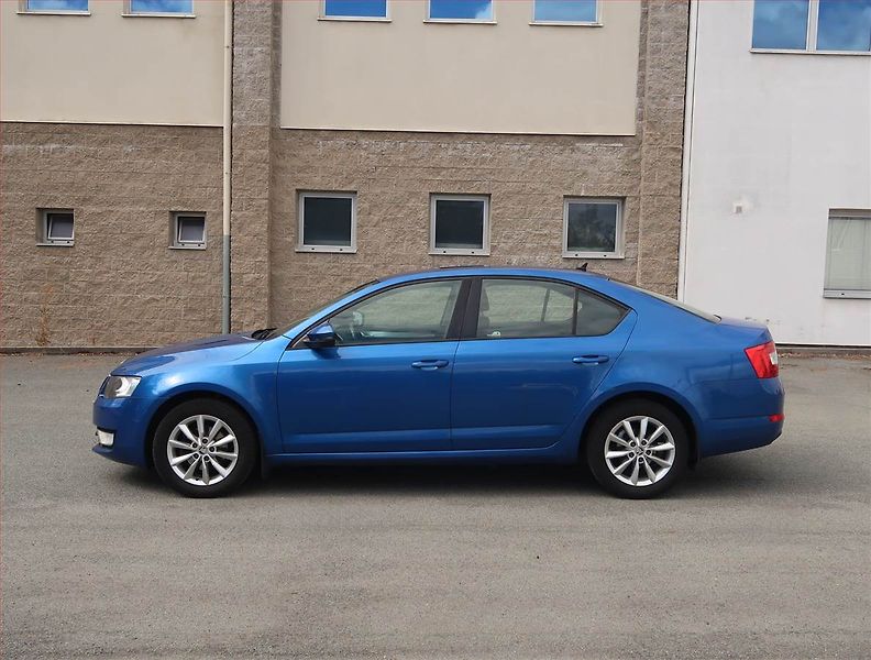 Škoda Octavia (2015) Ambition 1.6 TDI, Tempomat - fotka 3 z 16