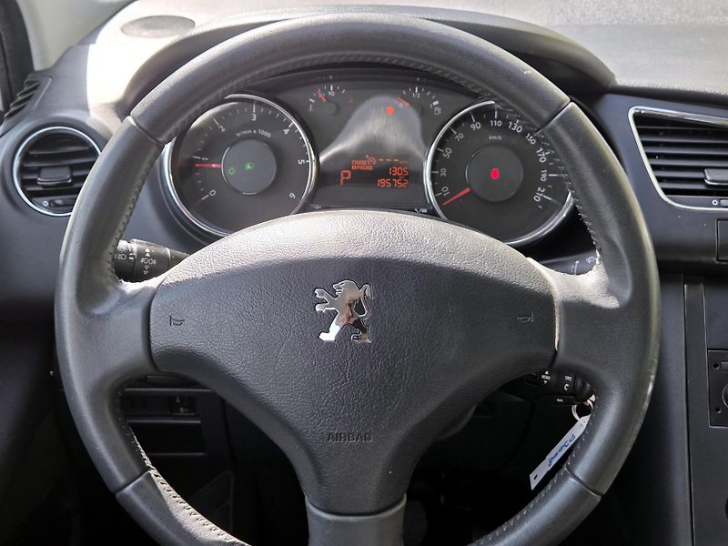 Peugeot 3008 HDi 120kW A/T *SERV.KNÍŽKA     - fotka 33 z 39