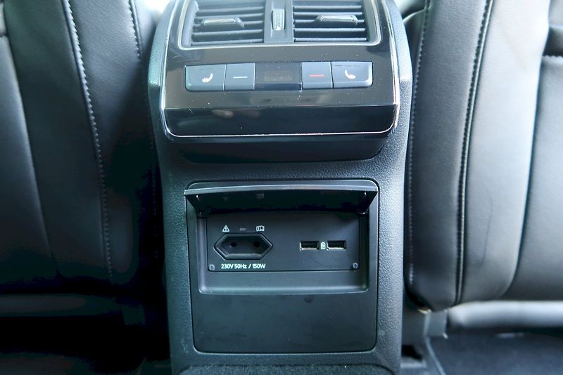 Škoda Superb (2018) Combi L&K  2,0 TDi/140 kW 4X4 - fotka 18 z 36