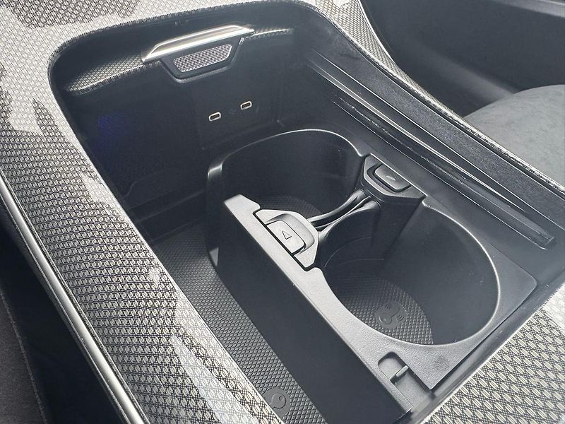 Mercedes-Benz Třídy C (2025) C 220 d 4MATIC - fotka 15 z 24