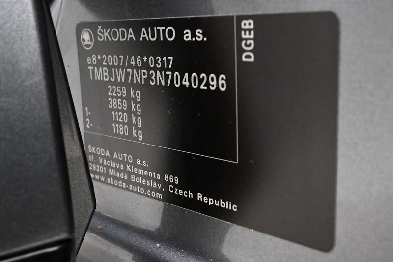 Škoda Superb 1,4 TSI 115kW iV DSG Sportline - fotka 12 z 32