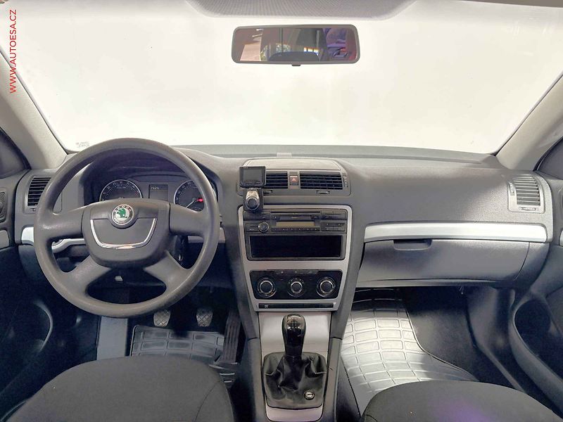 Škoda Octavia (2009) 1.9 TDi, ČR, AC - fotka 8 z 13