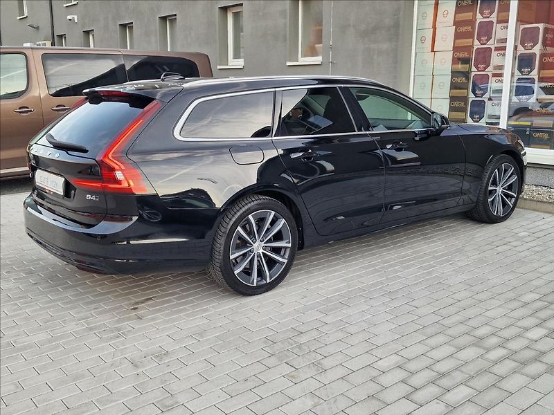 Volvo V90 B4 AWD Momentum Pro Auto,1Maj - fotka 11 z 50