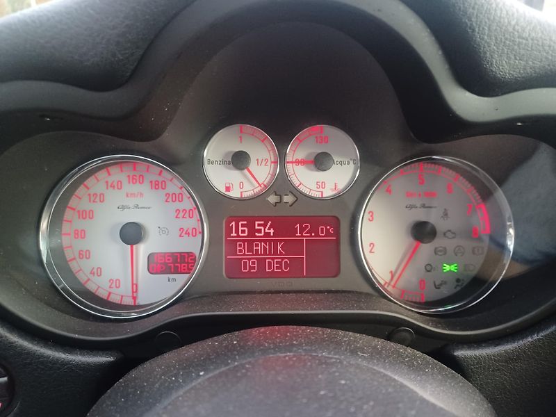 Alfa Romeo 147 1.6i 77kW - fotka 16 z 18