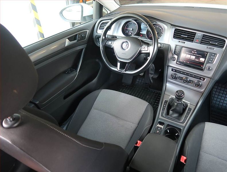 Volkswagen Golf (2015) Comfortline 1.6 TDI - fotka 7 z 15