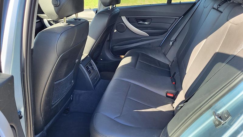 BMW Řada 3  320D XDRIVE   1MAJITEL ČR - fotka 21 z 37