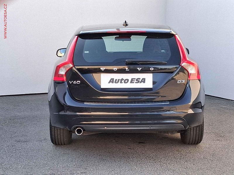 Volvo V60 (2014) 2.0 D3, AC, navi, park.asist - fotka 5 z 16