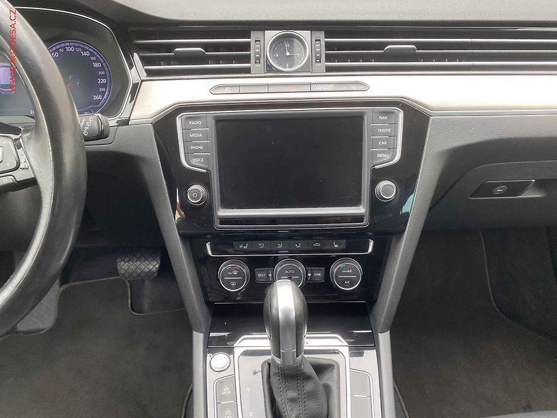 Volkswagen Passat (2014) 2.0 TDI 4Motion, ČR - fotka 12 z 19