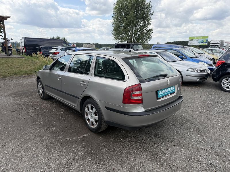Škoda Octavia 1.6i - fotka 8 z 20