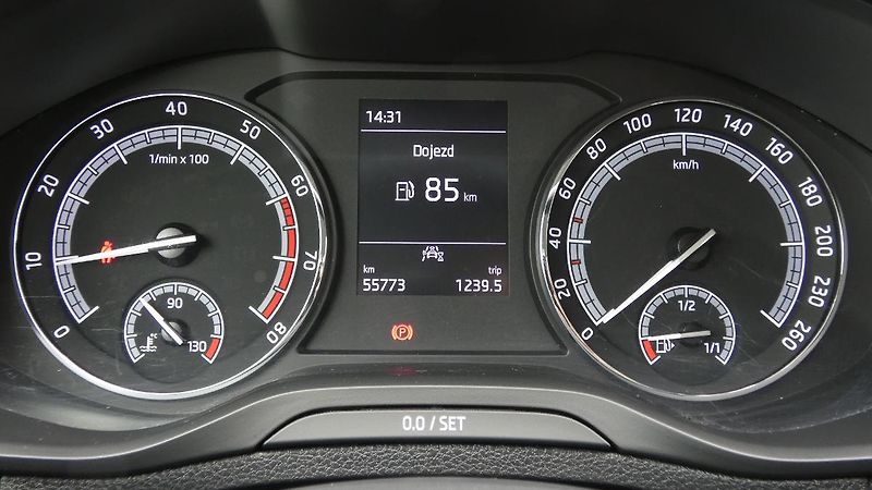 Škoda Karoq 1,5 TSI 110 kW Ambition - fotka 13 z 23