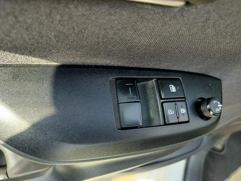 Toyota Yaris 1.5 VVT-i Hybrid - fotka 10 z 25