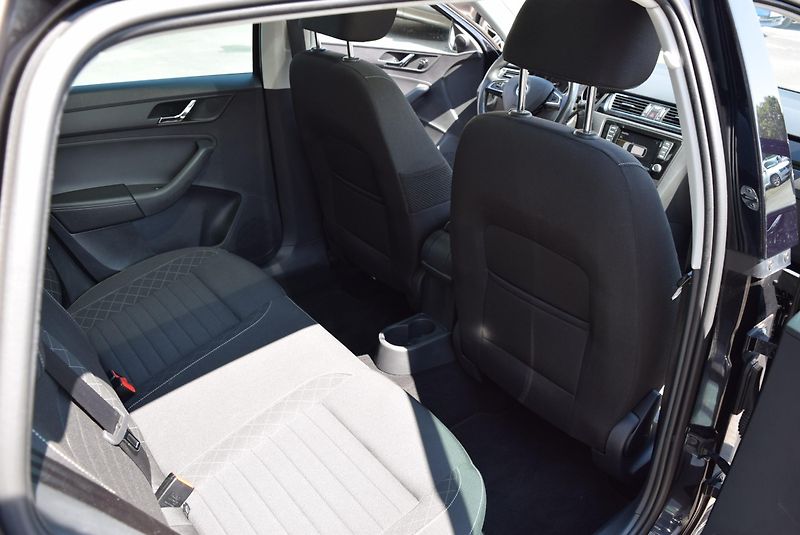 Škoda Rapid (2016) 1.2TSI 81kw STYLE XEN NAVI PAN - fotka 38 z 45