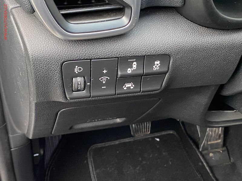 Kia Sportage (2017) 1.6 GDi DreamTeam, Kůže, navi - fotka 14 z 19