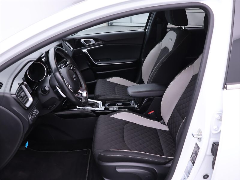Kia ProCeed 1.6 CRDi 100kW GT-Line DCT CZ - fotka 10 z 32