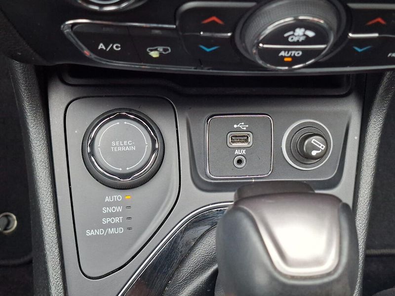 Jeep Cherokee (2019) 2.2M-JET 143kW 4X4 LIMITED - fotka 20 z 46