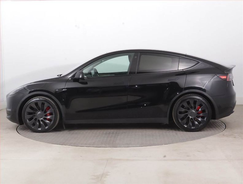 Tesla Model Y (2022) Performance 79kWh, SoH 92% - fotka 3 z 22