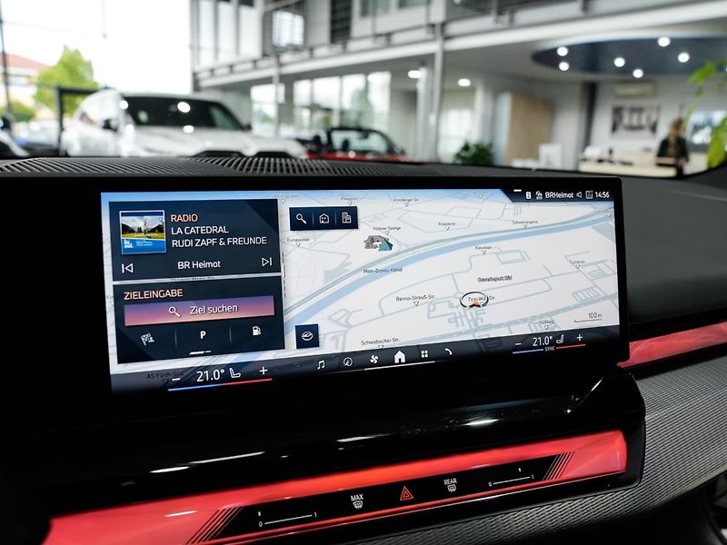 BMW Řada 5 520d xDrive M-Sport DrivAs+ HK - fotka 17 z 22