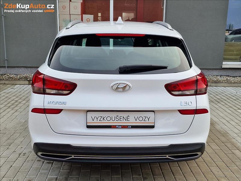 Hyundai i30 1.6 CRDi Comfort,ČR,1.Majitel - fotka 9 z 49
