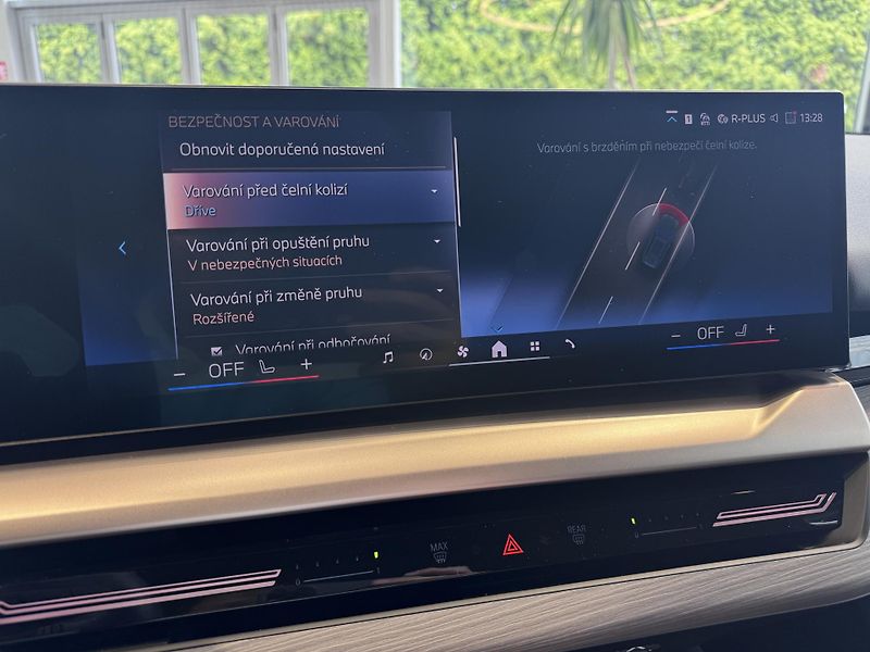 BMW Řada 5 520d xDrive Touring M-Sport - fotka 19 z 29