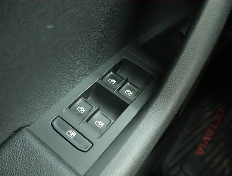 Škoda Octavia (2017) RS 2.0 TSI - fotka 15 z 16