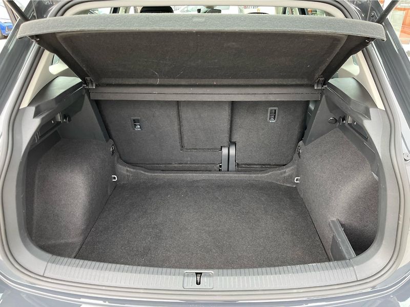 Volkswagen Tiguan 2,0 TDI 110 kW Business Premiu - fotka 26 z 28
