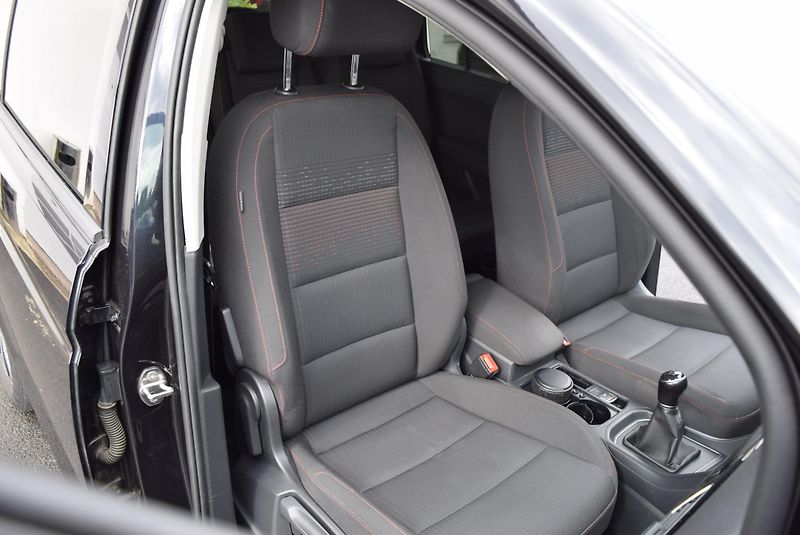 Volkswagen Touran (2017) 2.0TDI 110kw 7MÍST TAŽNÉ NAVI - fotka 39 z 50