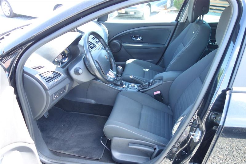 Renault Mégane 1,2 TCe, ČR, 1 MAJ., LIMITED. - fotka 10 z 30