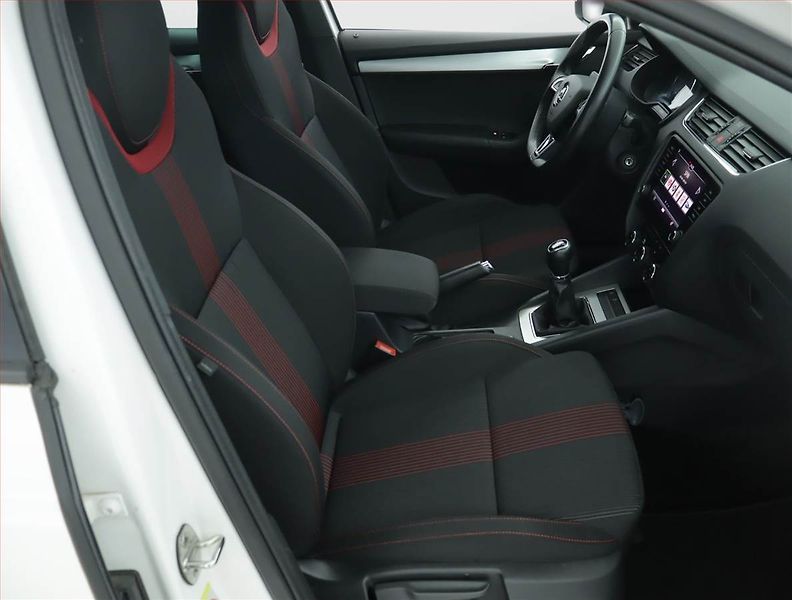 Škoda Octavia (2020) 1.5 TSI, Navi, Tempomat - fotka 9 z 15