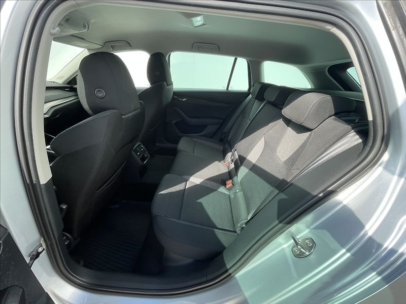Škoda Octavia 2,0 TDI Combi Ambition Plus - fotka 15 z 23