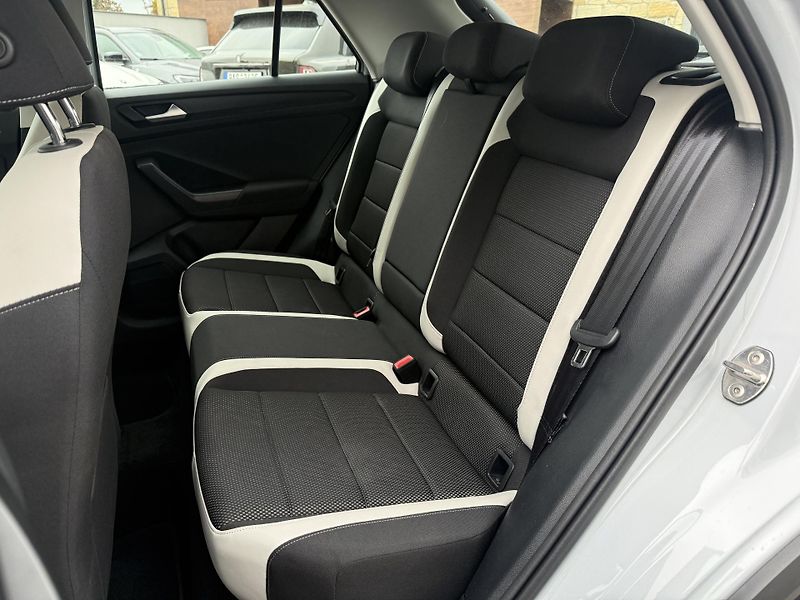 Volkswagen T-Roc 1.5 TSI 110 kW - fotka 21 z 23