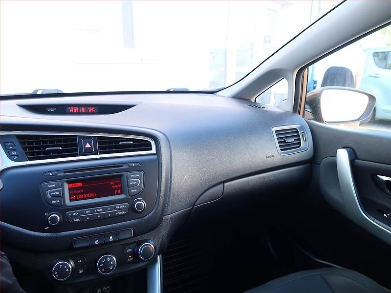 Kia Ceed (2016) 1.4 MPI, Tempomat - fotka 8 z 16