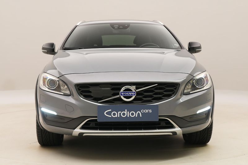 Volvo V60 CC D4 AWD SUMMUM REZERVACE - fotka 15 z 42