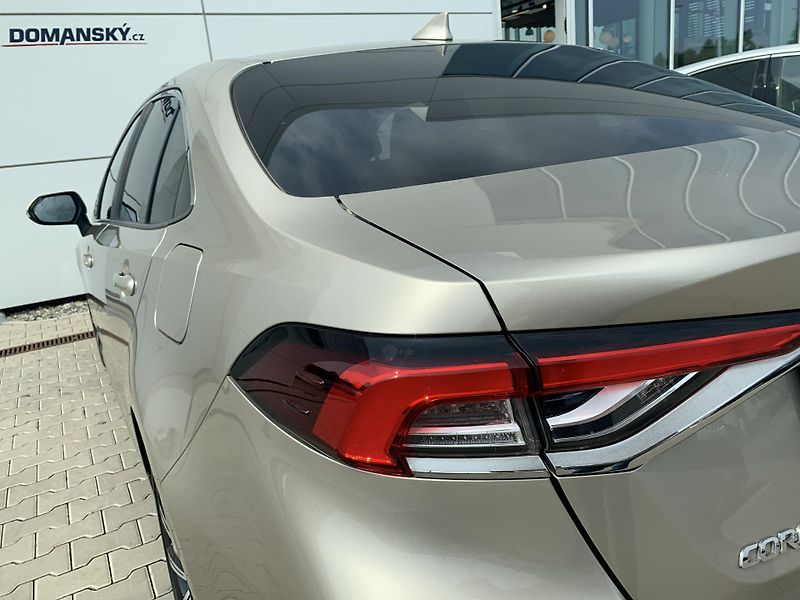 Toyota Corolla SD COMFORT STYLE TECH 1.5 VVTi - fotka 25 z 28