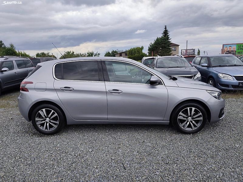 Peugeot 308 (2018) - fotka 7 z 44