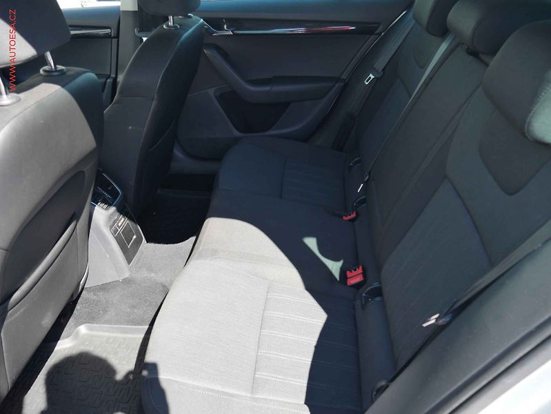 Škoda Octavia (2019) 1.8 TSi 4x4, ČR, Style, DSG - fotka 10 z 14