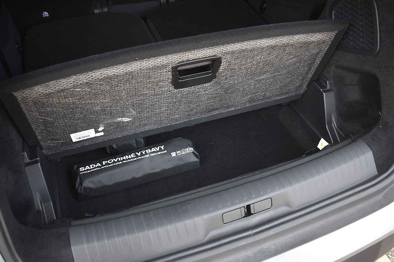 Peugeot 5008 v nové generaci narostl.