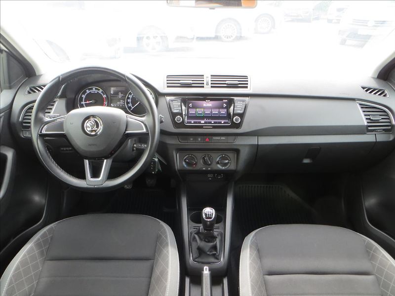 Škoda Fabia 1,0 TSI Ambition Tažné ČR - fotka 20 z 20