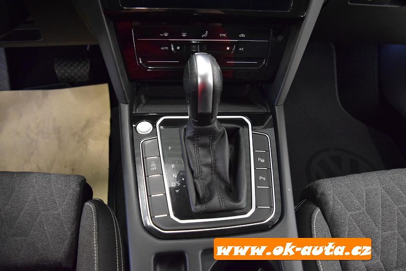 Volkswagen Passat 2.0 TDI BREAK LIFE DSG 2023 - fotka 43 z 52
