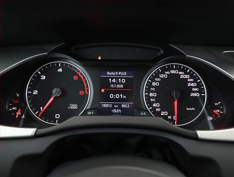 Audi A4 (2010) 2.0 TDI, Serv.kniha, Xenony - fotka 9 z 14