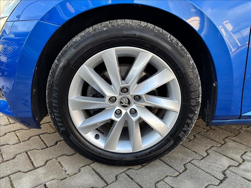 Škoda Superb 2,0 TDI 110kW Style AUT - fotka 9 z 40