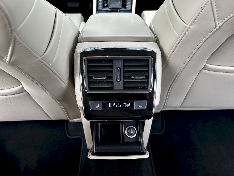Škoda Superb (2023) Combi 2.0 TDI 147kW 4x4 DSG L& - fotka 28 z 35